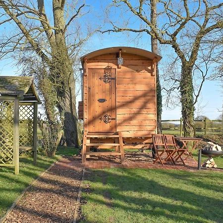 Handcrafted Shepherds Hut Appartement Toppesfield Buitenkant foto